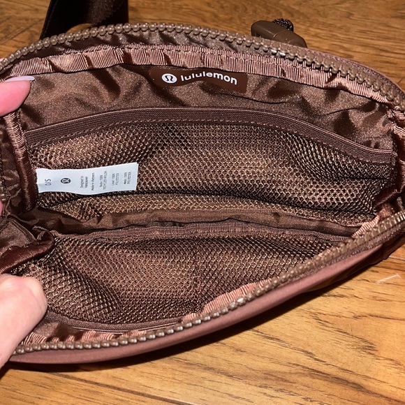 🍋🍋Lululemon Java Brown Belt Bag. NWT🍋 - Picture 3 of 4